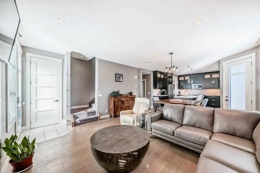 413 25 Avenue NE, #2