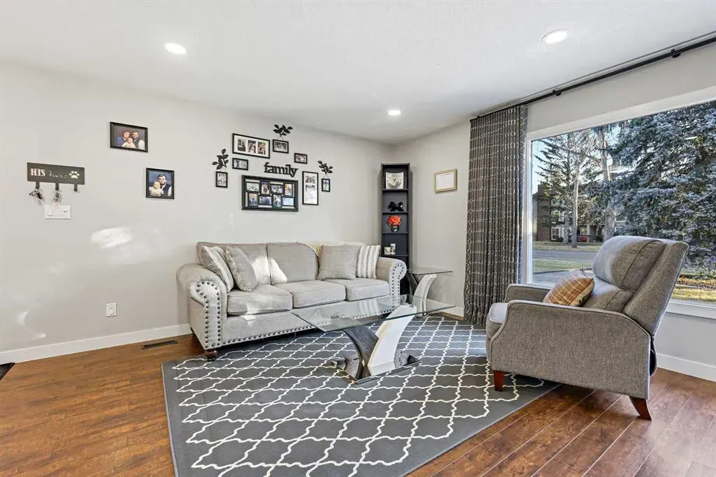 875 Midridge Drive SE