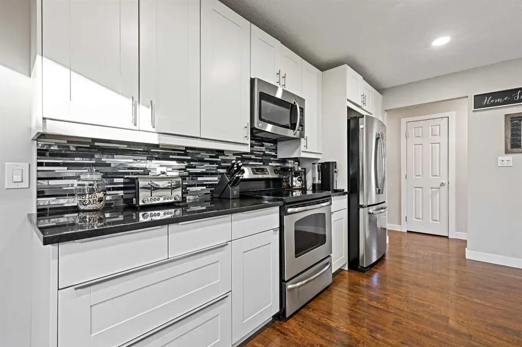 875 Midridge Drive SE