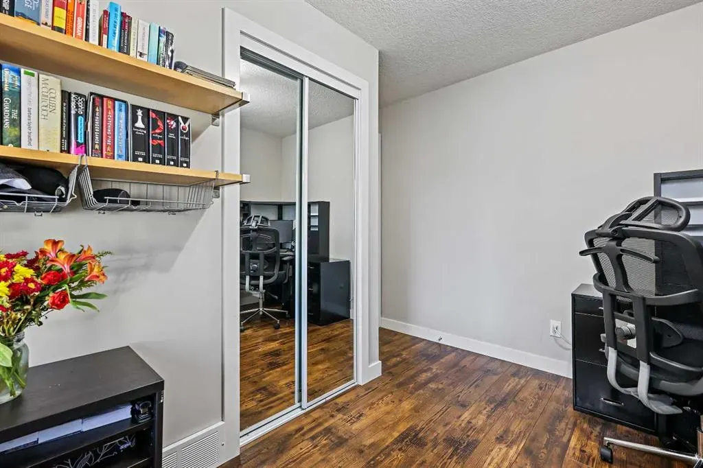 875 Midridge Drive SE