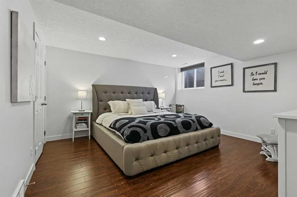 875 Midridge Drive SE