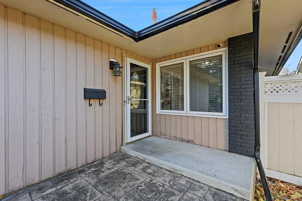 875 Midridge Drive SE