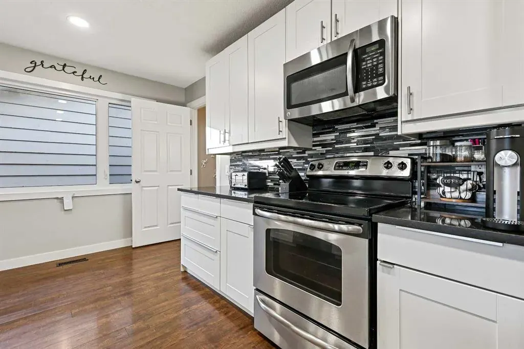 875 Midridge Drive SE