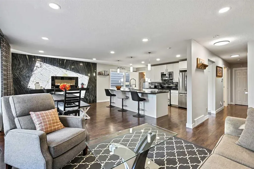 875 Midridge Drive SE