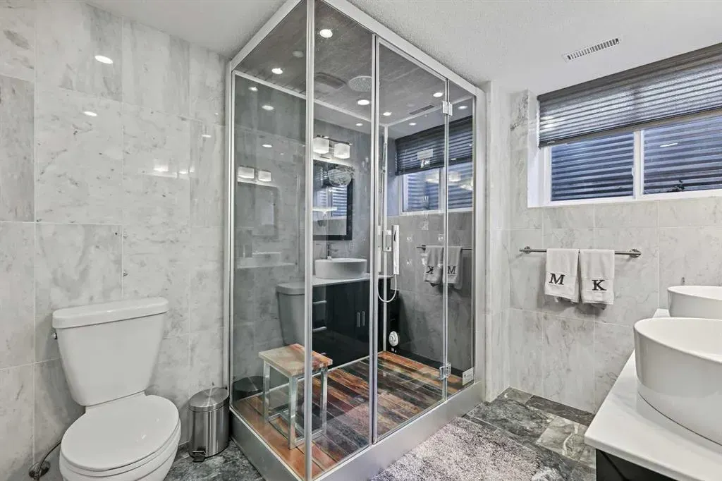 875 Midridge Drive SE