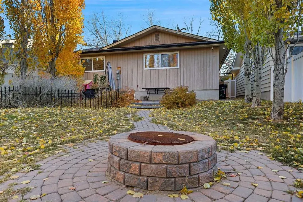 875 Midridge Drive SE