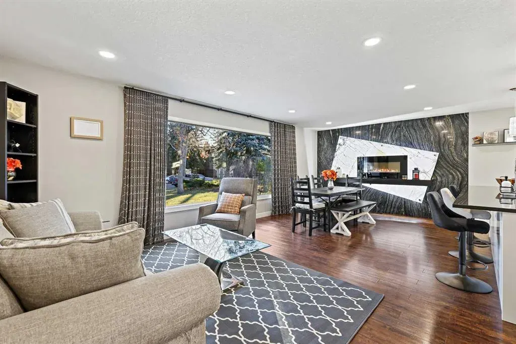 875 Midridge Drive SE