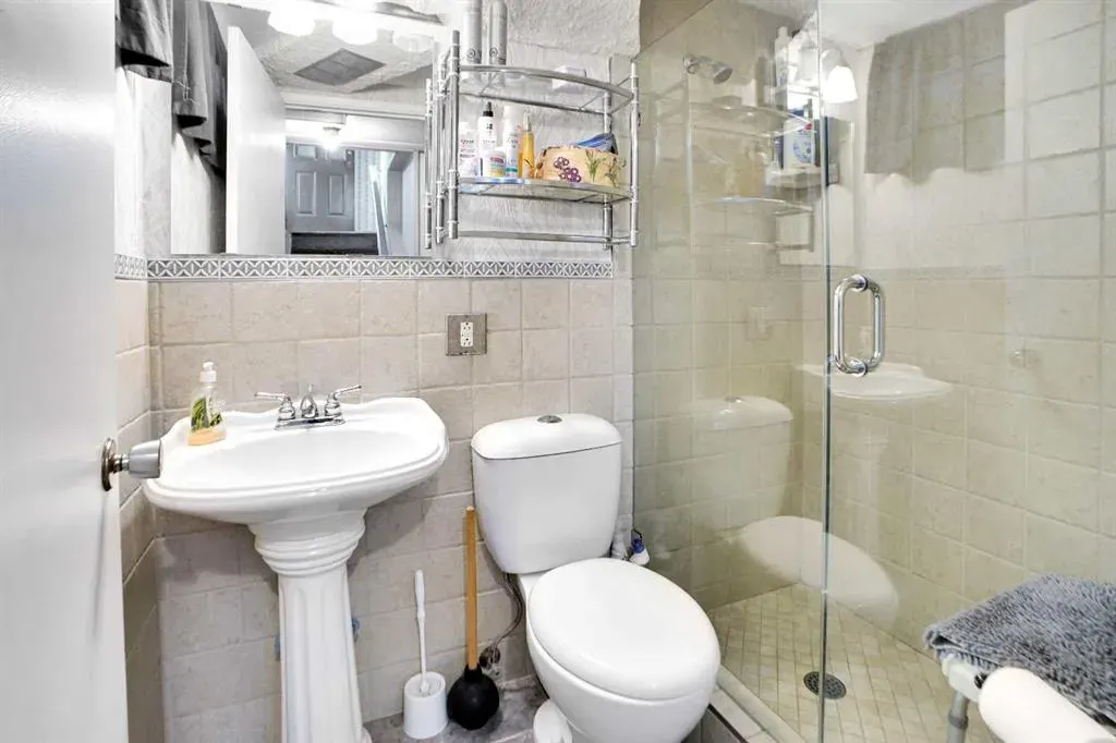 272 Sackville Drive SW