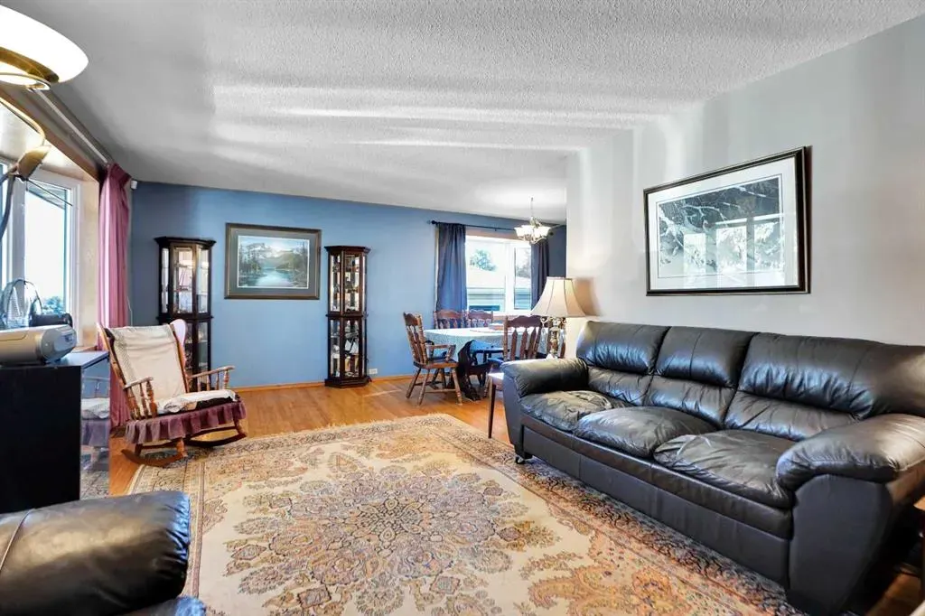 272 Sackville Drive SW