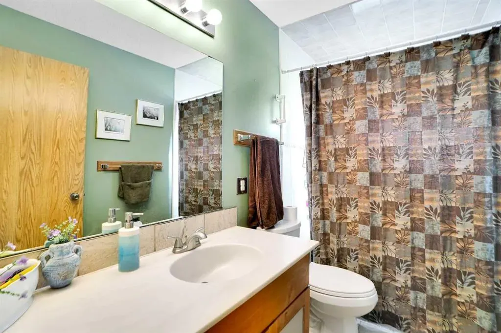 272 Sackville Drive SW