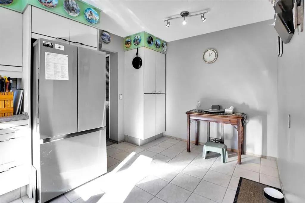 272 Sackville Drive SW