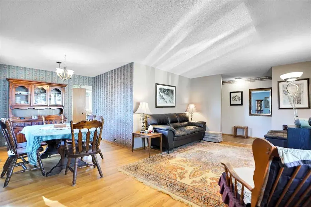 272 Sackville Drive SW