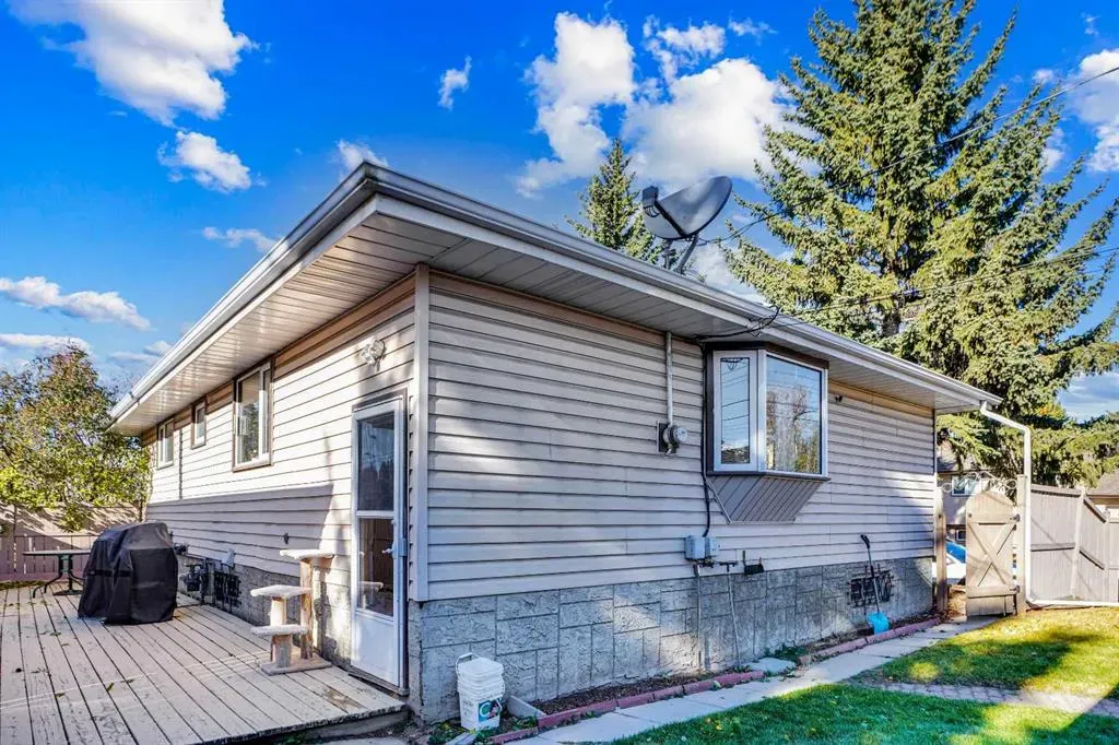 272 Sackville Drive SW