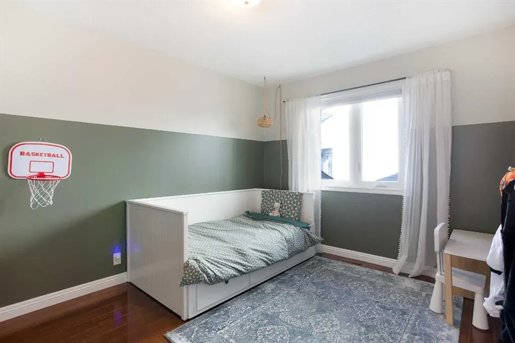 214 Canals Boulevard SW