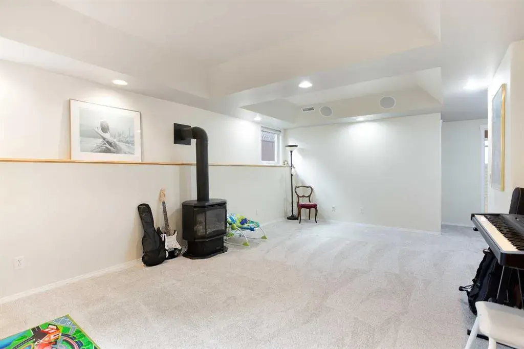 214 Canals Boulevard SW