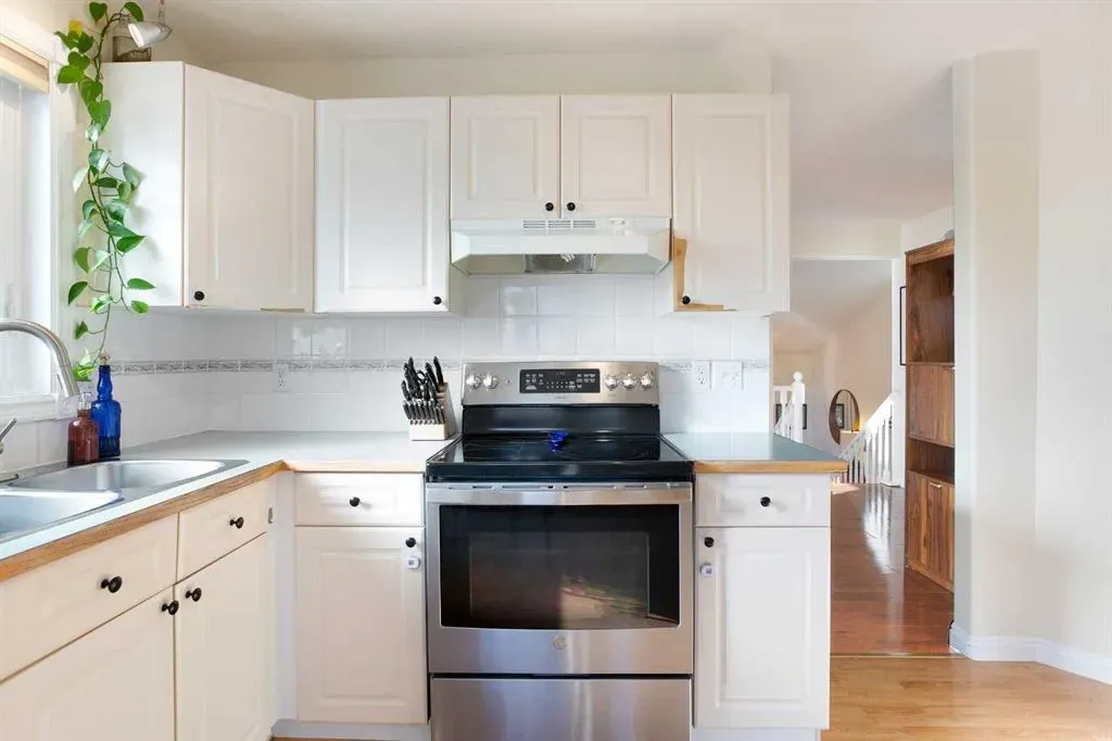 214 Canals Boulevard SW