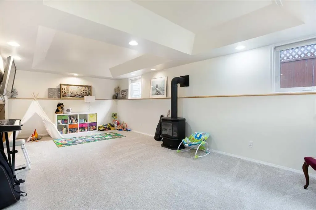 214 Canals Boulevard SW