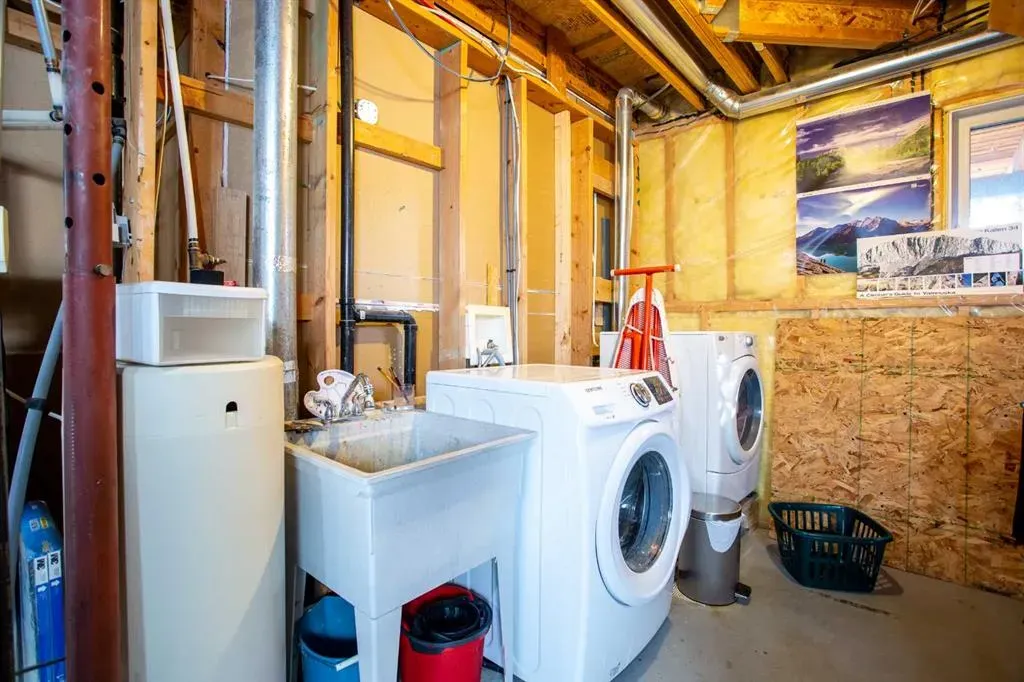 214 Canals Boulevard SW