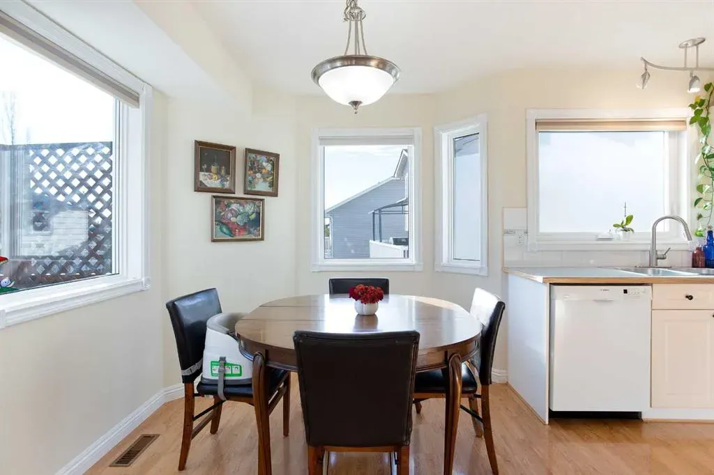 214 Canals Boulevard SW