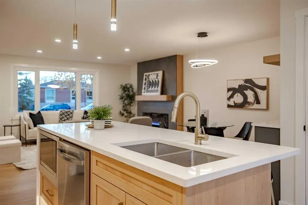 1024 Hunterston Place NW