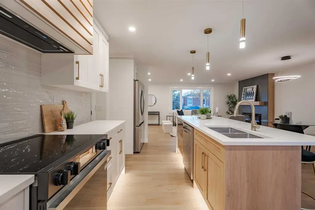 1024 Hunterston Place NW