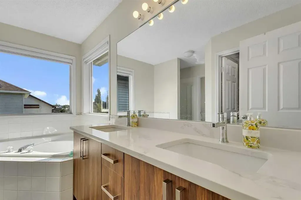 53 Martha's Haven Green NE