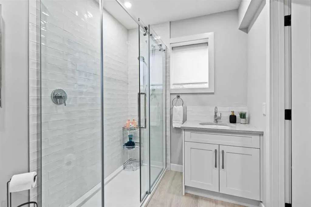 12 Mckenzie Lake Crescent SE