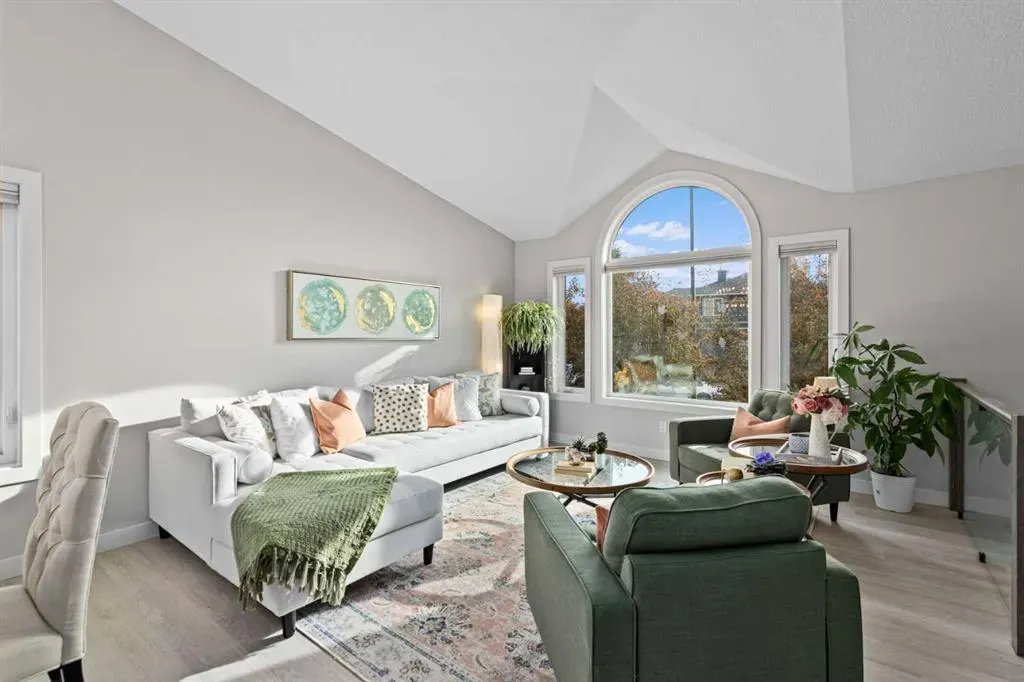 12 Mckenzie Lake Crescent SE