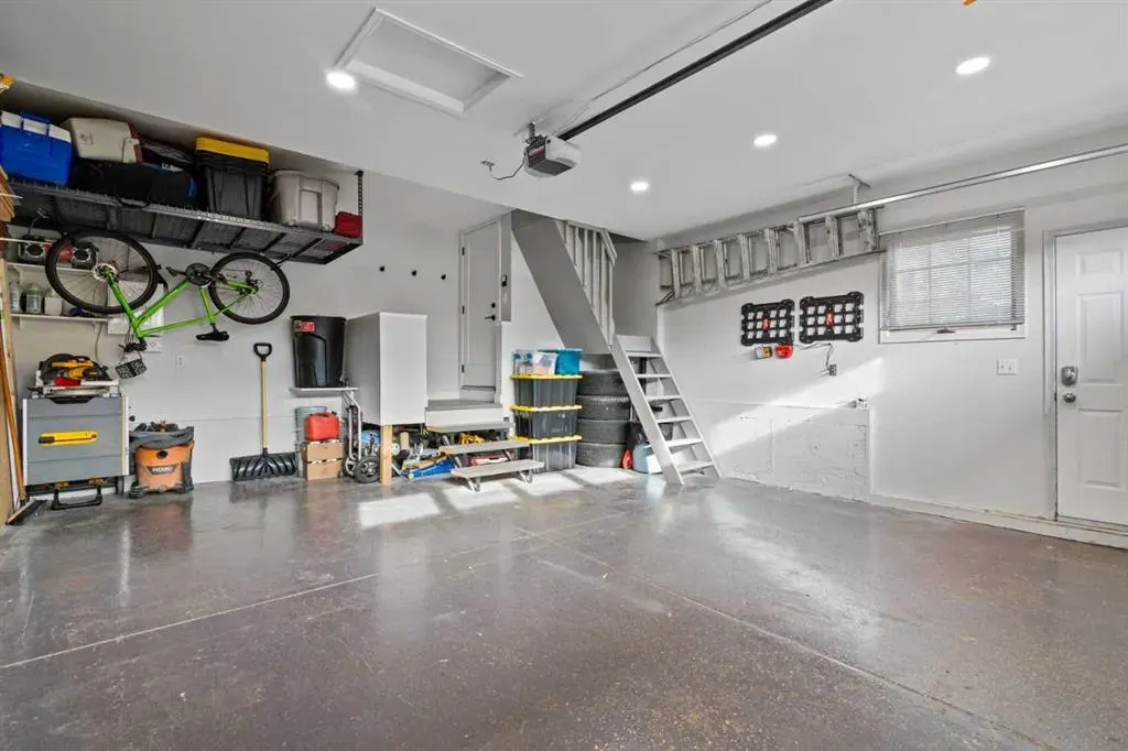 12 Mckenzie Lake Crescent SE