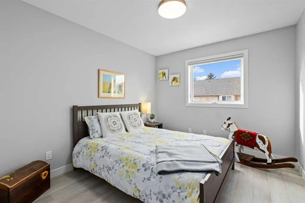 12 Mckenzie Lake Crescent SE