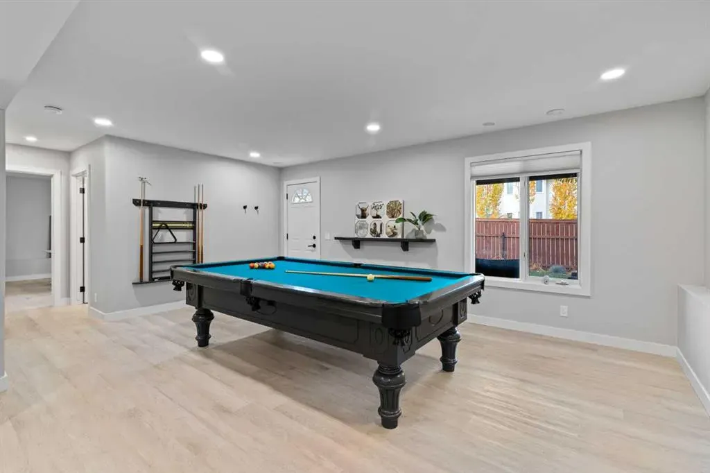 12 Mckenzie Lake Crescent SE