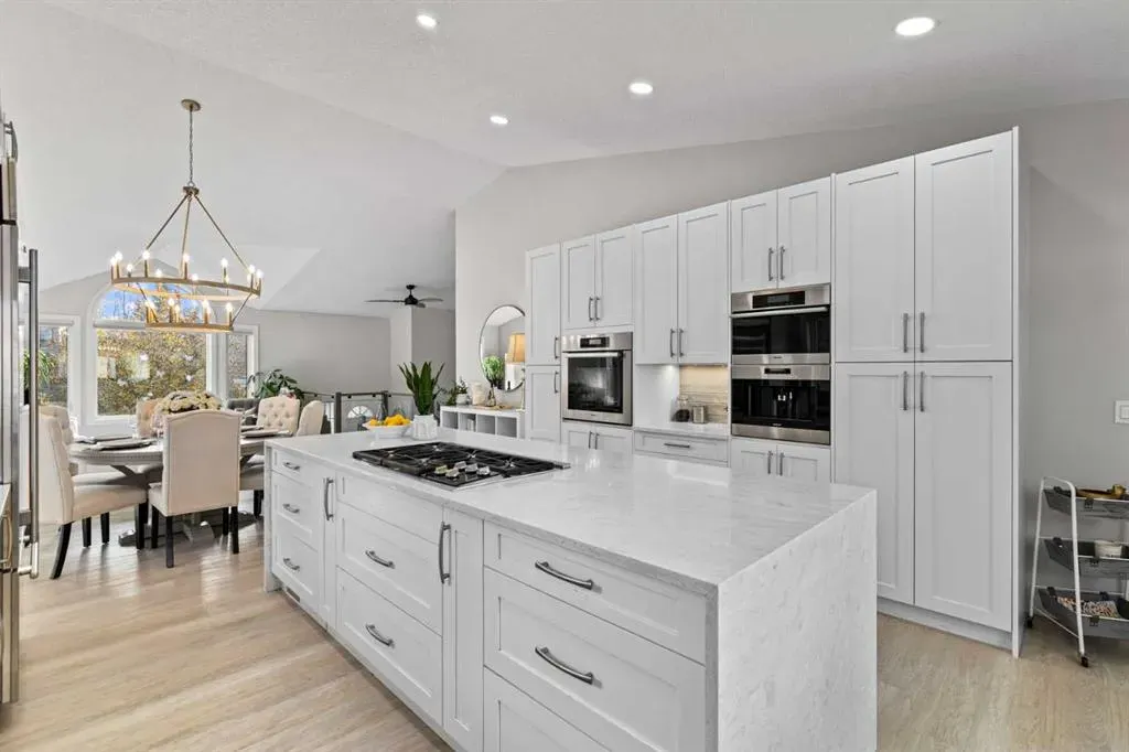 12 Mckenzie Lake Crescent SE