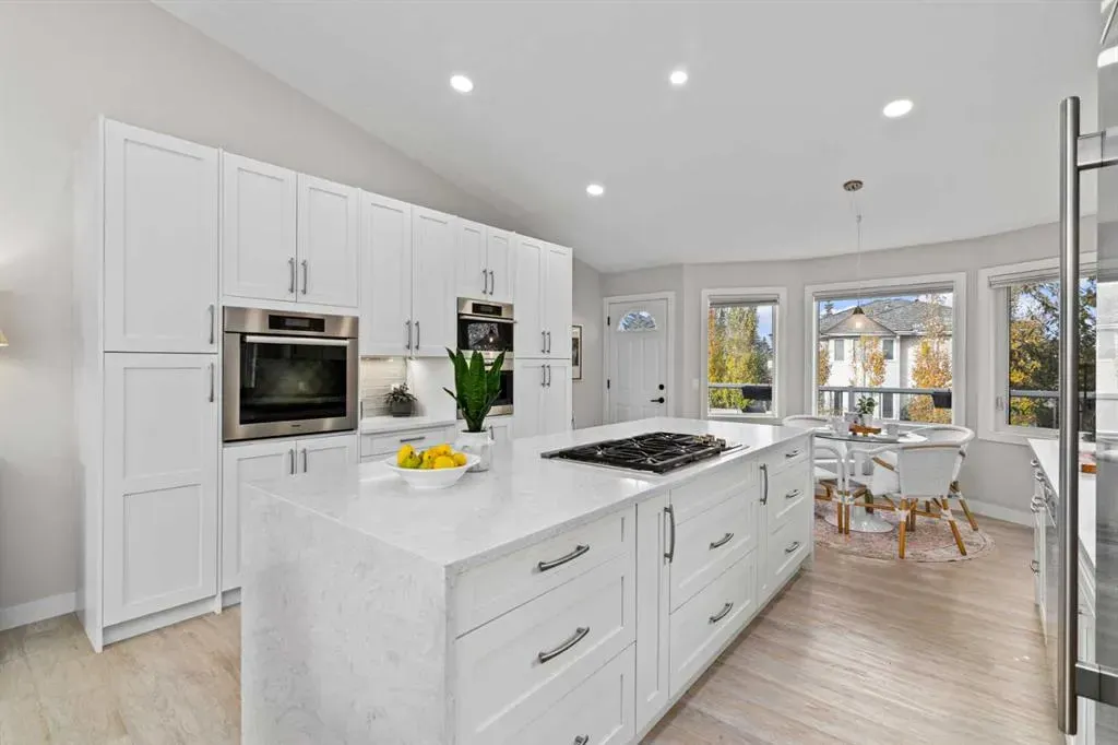 12 Mckenzie Lake Crescent SE