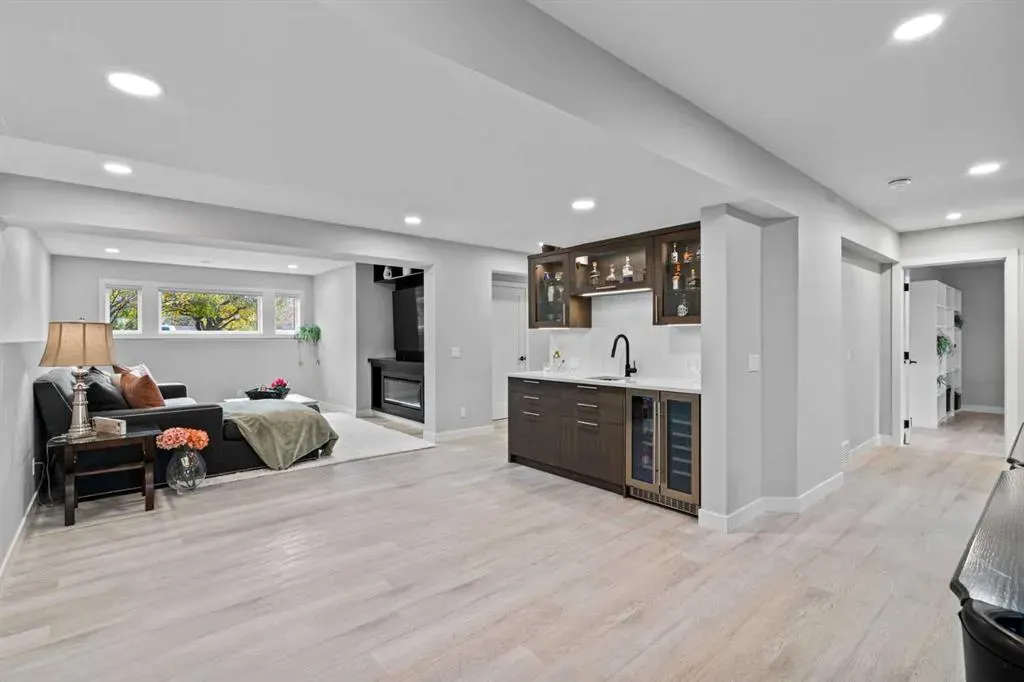 12 Mckenzie Lake Crescent SE