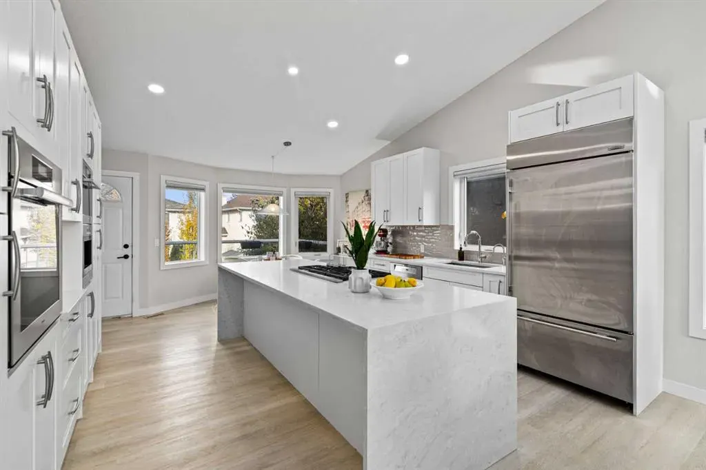 12 Mckenzie Lake Crescent SE