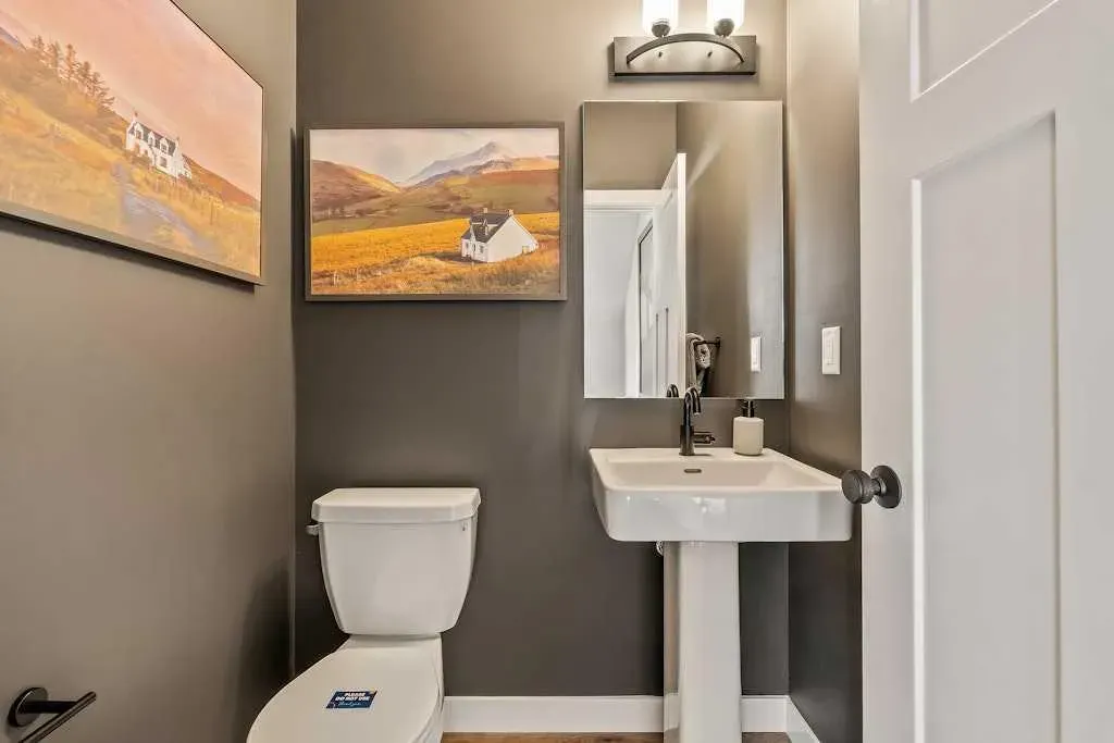 15030 Centre Street NE