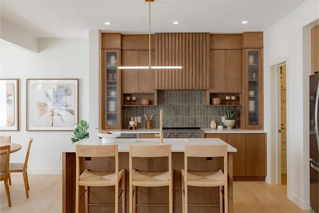 257 Amblestone Crescent NW