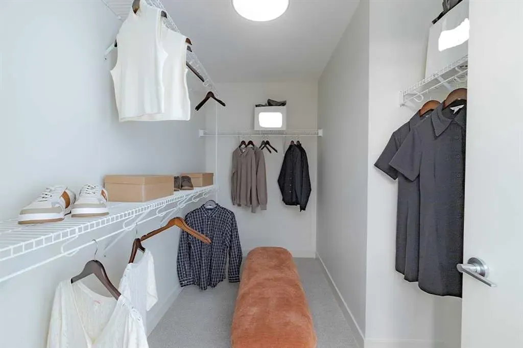 257 Amblestone Crescent NW