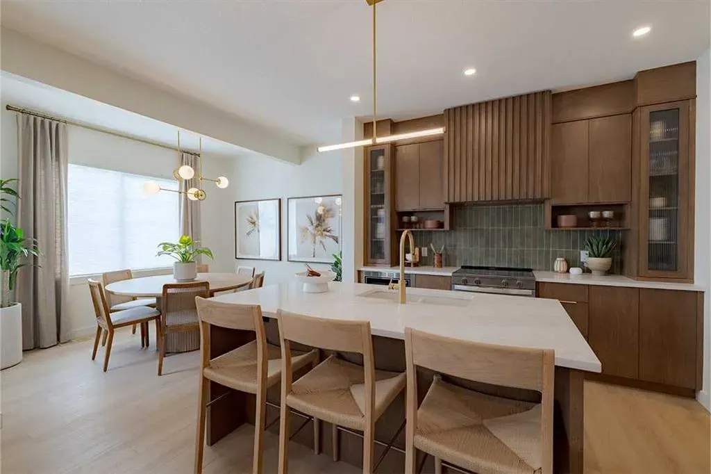 257 Amblestone Crescent NW