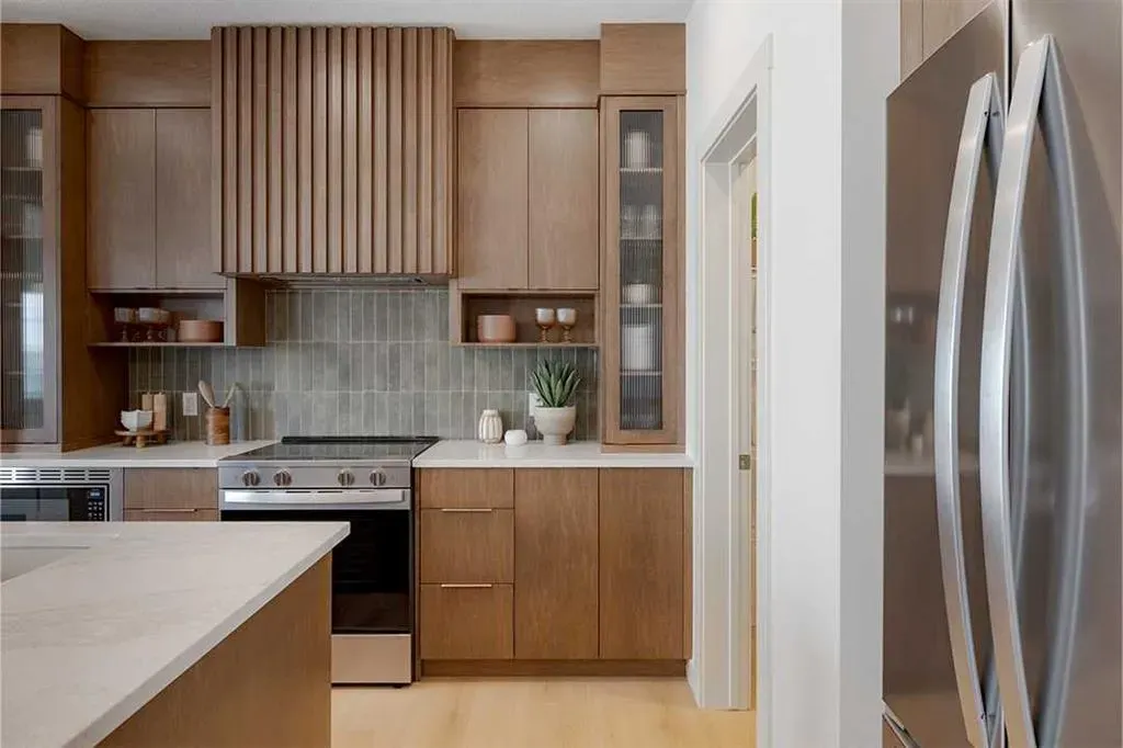 257 Amblestone Crescent NW