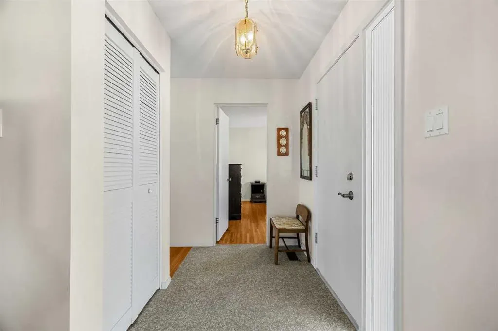 827 Lake Emerald Place SE