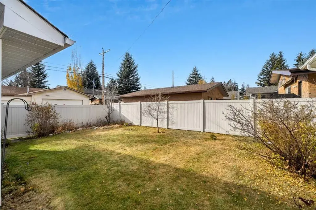 827 Lake Emerald Place SE