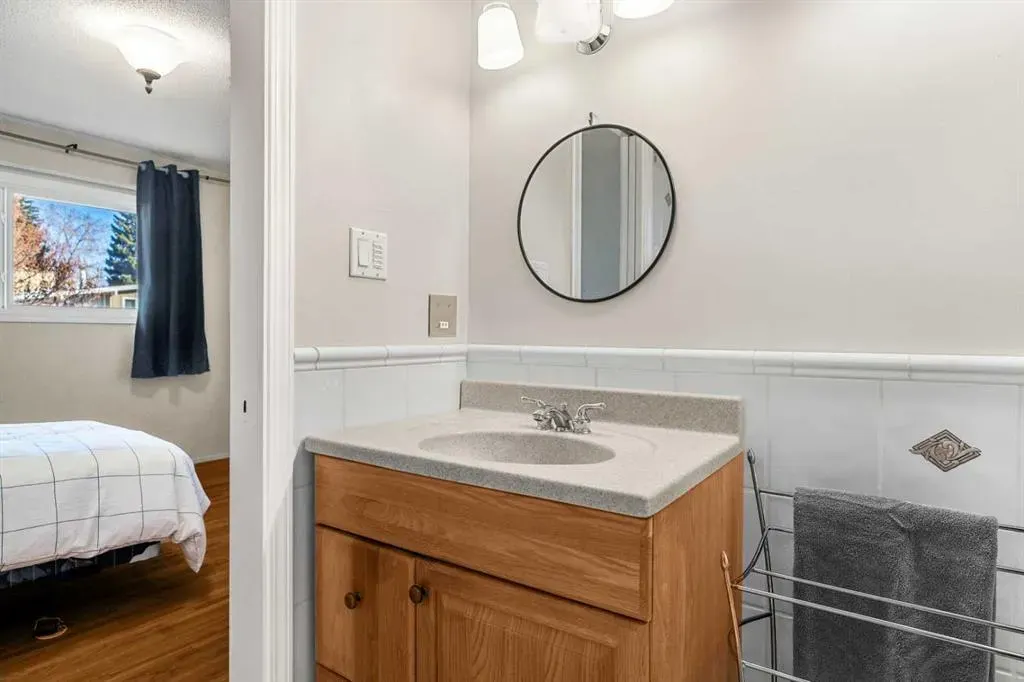 827 Lake Emerald Place SE