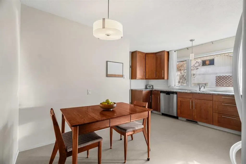 827 Lake Emerald Place SE