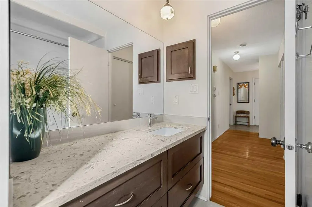 827 Lake Emerald Place SE