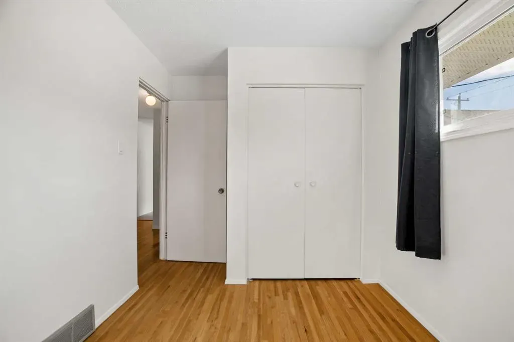 827 Lake Emerald Place SE