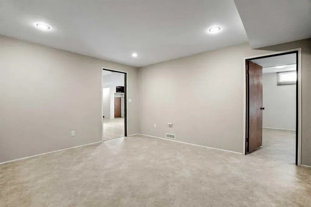 827 Lake Emerald Place SE