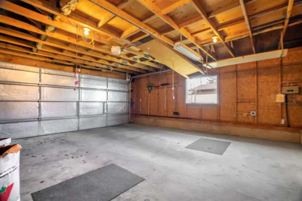 827 Lake Emerald Place SE