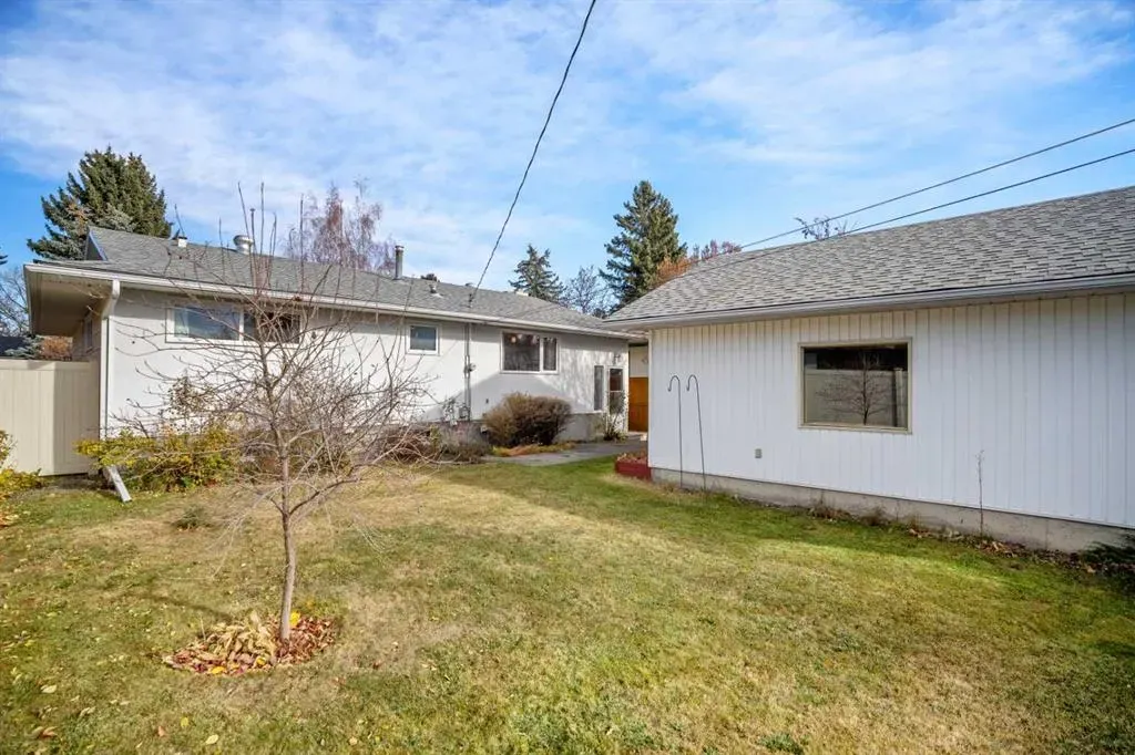 827 Lake Emerald Place SE