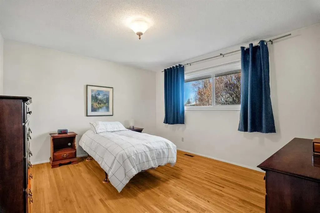 827 Lake Emerald Place SE